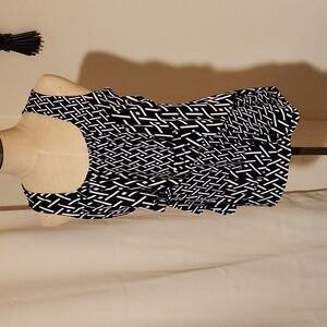 WHBM tiered sleeveless top M black and white
